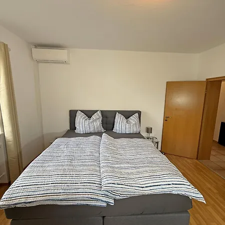 Geraeumige Monteurwohnung In Апартаменты